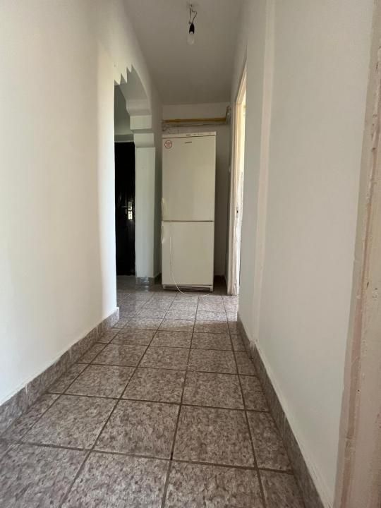 Vanzare 2 camere curat liber decomandat et 3 central Gaesti – fotografia 12 din 16