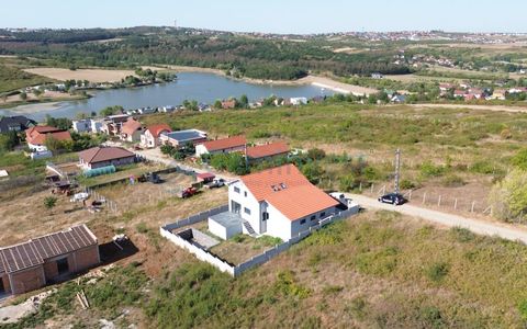 Casa de vanzare cu priveliste spre lac, in Paleu, Bihor