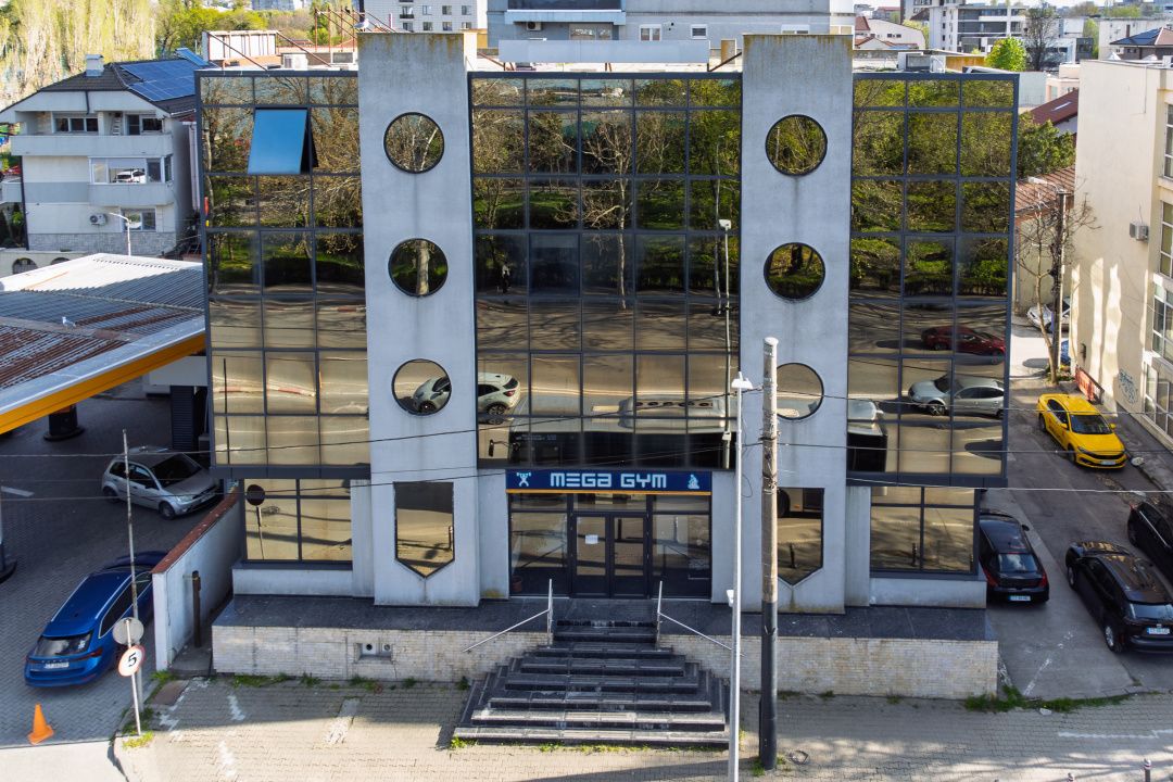Cladire Comerciala Reprezentativa D+P+3 | 1268 mp | Soveja - Delfinariu – fotografia 1 din 15