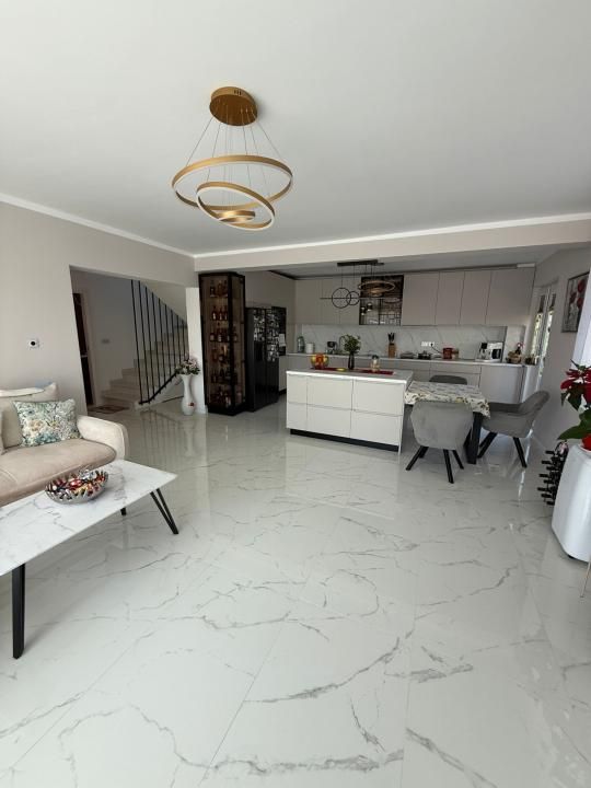 Casa premium 5 camere, mobilata, teren 480 mp-Dezmir – fotografia 2 din 12