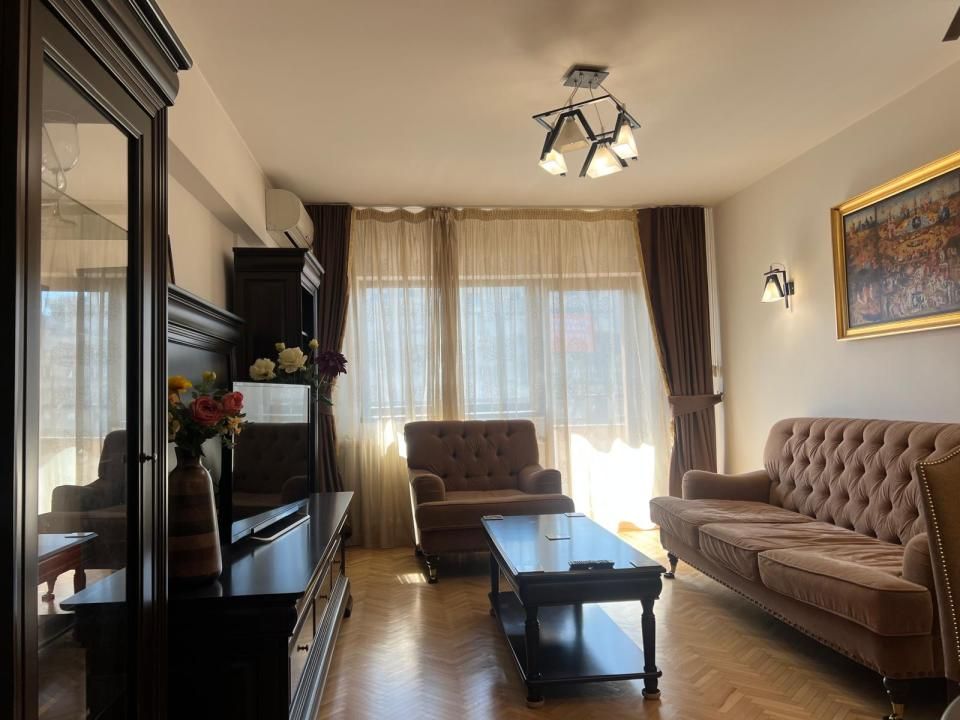 Apartament 2 camere Blv Unirii | 75mp| Renovat-Mobilat-Utilat | Vedere Bulevard – fotografia 2 din 16