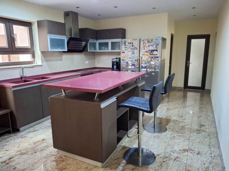 Vilă premium Unirii – Tineretului | Terasă 18 mp | Curte generoasă – fotografia 2 din 13