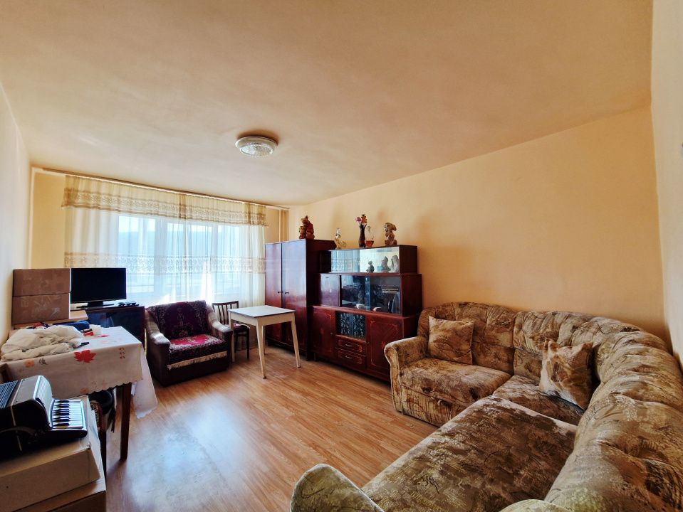 Apartament cu potential, orientare sud-est, 2 balcoane, zona Parang – fotografia 2 din 23