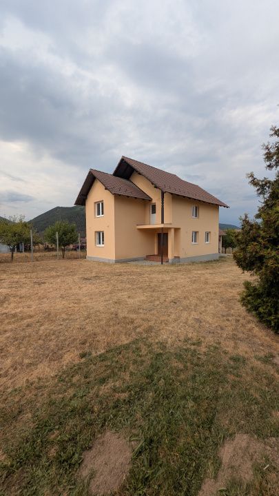 GURA RÂULUI | CASĂ PE 3.046 MP, CU O PRIVELIȘTE DIFERITĂ LA FIECARE FEREASTRĂ – fotografia 2 din 51