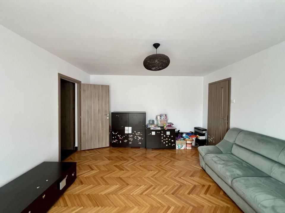 Apartament 3 camere, 64 mp utili, etaj 1 - zona Kiriac – fotografia 3 din 12