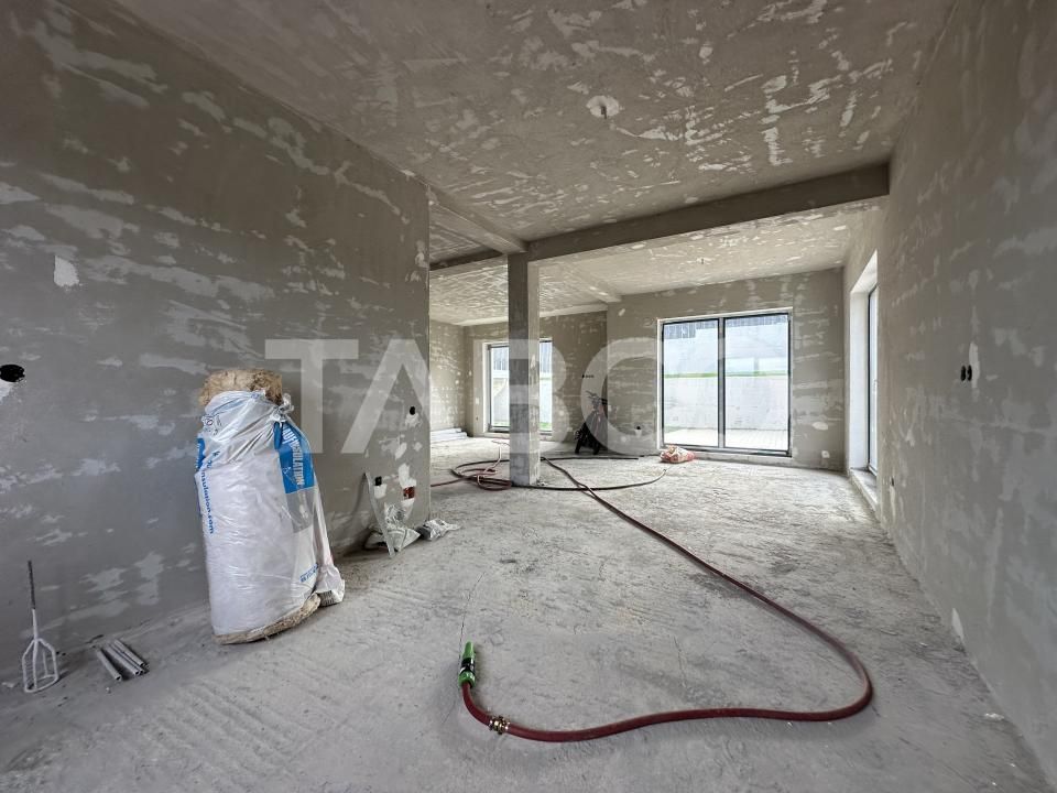 Casa individuala cuplata prin garaj cu teren de 492 de vanzare Dezmir – fotografia 1 din 6