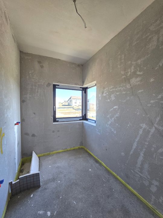 Locuinta moderna cu design cubic si curte plana in Dezmir – fotografia 15 din 16