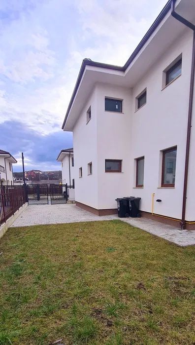 Case individuale noi, teren 380–400 mp, garaj și 3 băi | Dezmir – fotografia 3 din 10