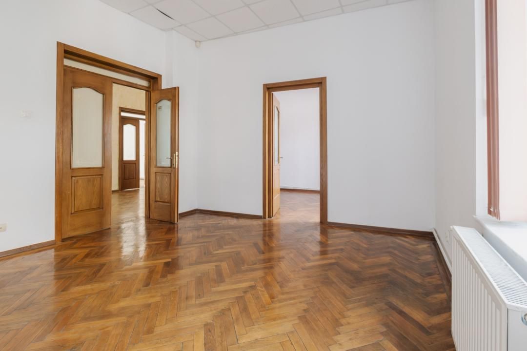 Una dintre puținele clădiri individuale cu curte proprie din Peninsula Constanța – fotografia 5 din 21