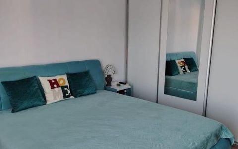 Apartament 2 camere, semidecomandat, 60 mp, etaj intermediar, zona Oașului