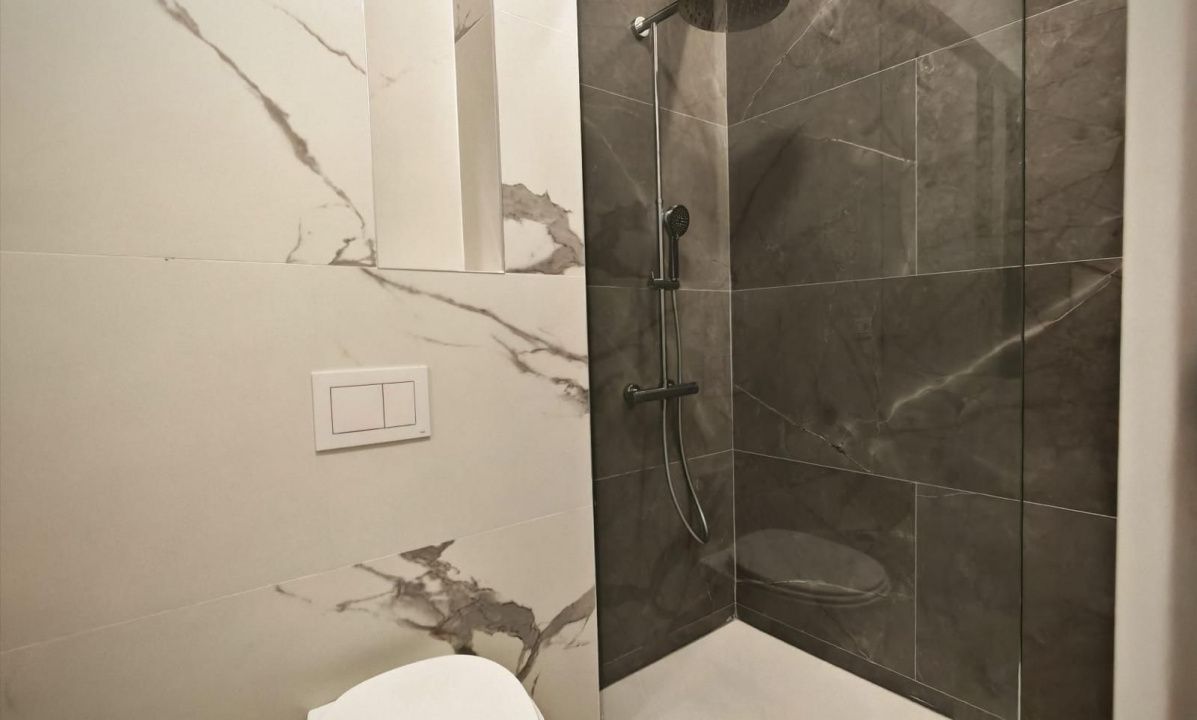 Studio spațios cu balcon mare și vedere laterală la mare în Tomis Vila – fotografia 5 din 15