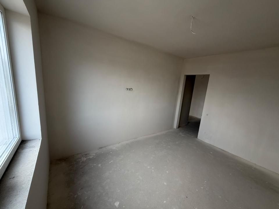 Apartament nou, cu 3 camere si balcon, etaj intermediar zona Vivo – fotografia 5 din 8