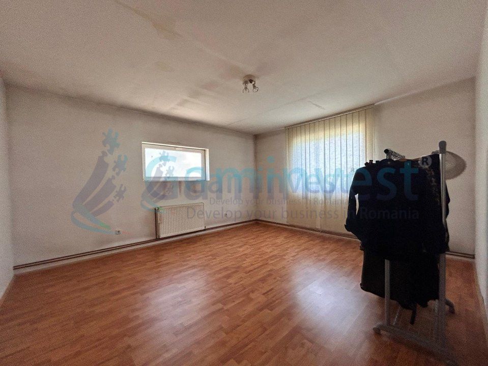 Casă spațioasă, 400 mp utili, teren 1650 mp, dublu front – Paleu, Bihor – fotografia 9 din 11