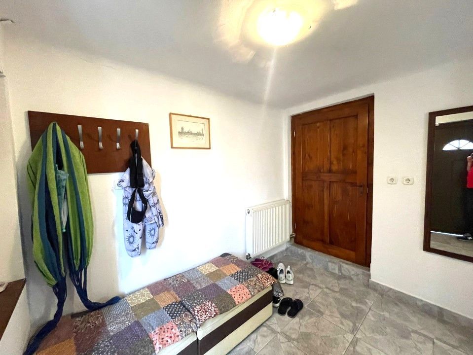 Zona UMF, casa de inchiriat cu curte – fotografia 3 din 13