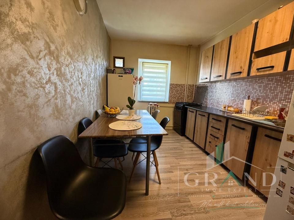 Apartament 3 camere decomandate, etaj intermediar, în Grigorescu – fotografia 1 din 7