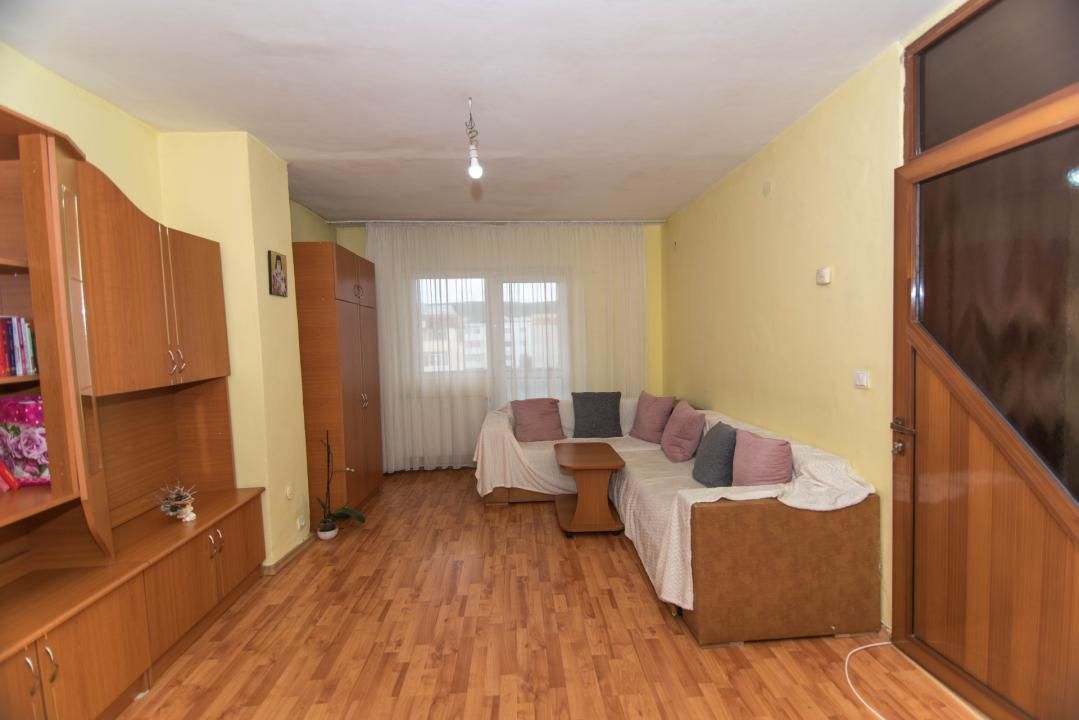 APARTAMENT 3 CAMERE DECOMANDAT | CENTRUL ORAȘULUI MIOVENI – fotografia 3 din 6