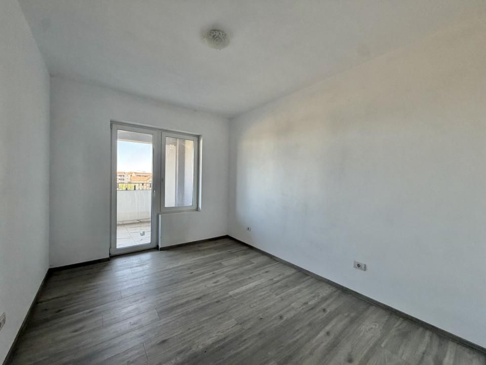 Apartament 2 camere, decomandat, etaj 3, 2 balcoane in Giroc – fotografia 3 din 10