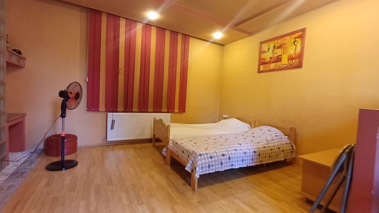 Casa cu 6 camere, singur in curte, zona Olosig, Oradea, Bihor – fotografia 2 din 14