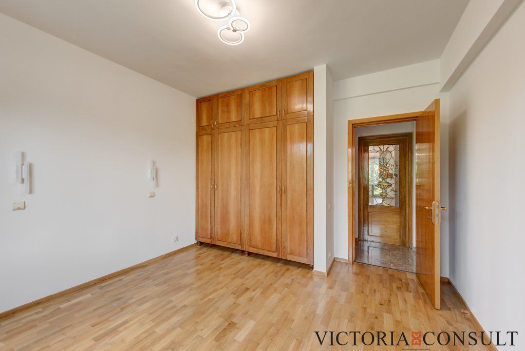 Sediu de firmă cu personalitate | Vilă, grădină, terasă, 3 parcări | 1 Mai – fotografia 8 din 25