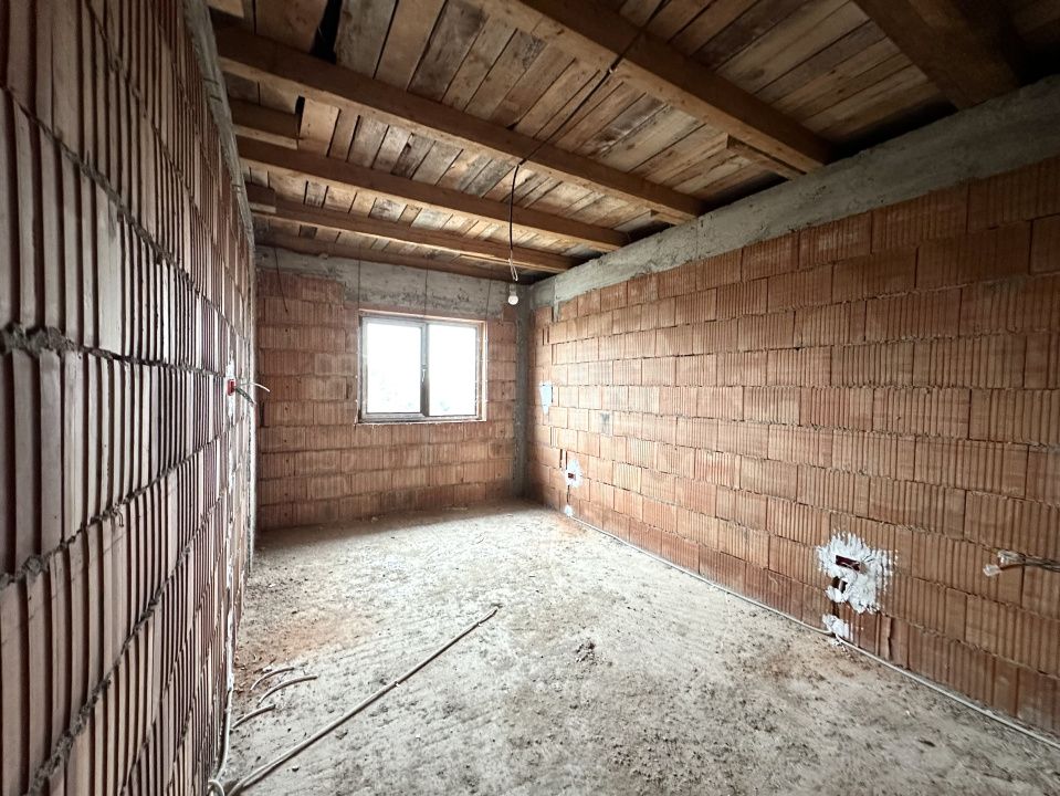 Duplex la roșu cu 5 camere, 127 mp utili 305 mp teren - Dumbravita – fotografia 5 din 12