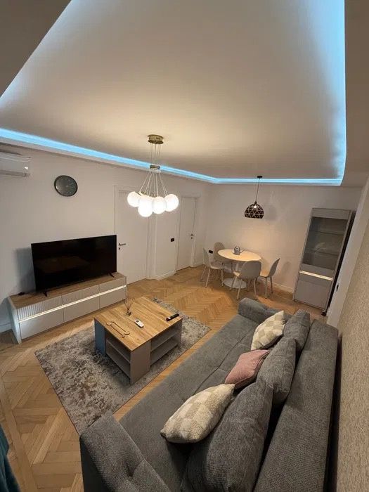 Apartament 2 camere renovat in Bdul Magheru - Piata Romana – fotografia 2 din 6