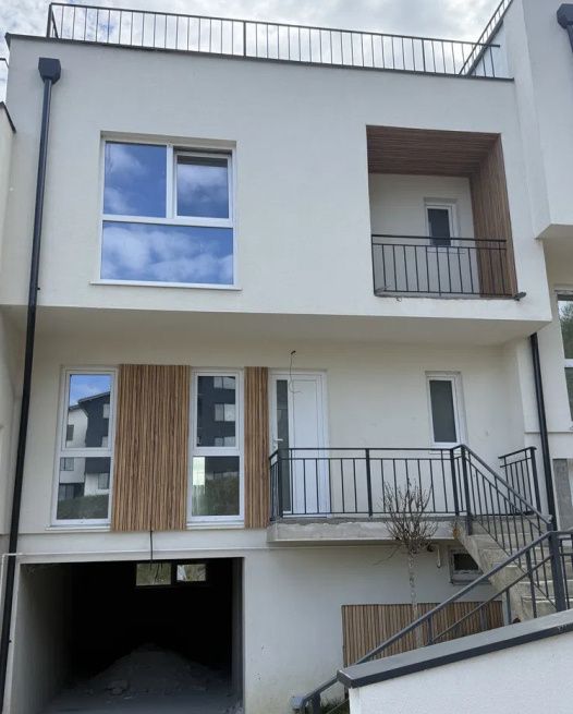 Casă înșiruită nouă, garaj, terasă circulabilă – zona Teilor, Florești – fotografia 1 din 3