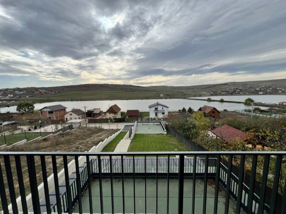 Casă cu arhitectură premium, vedere la lac și garaj dublu | Câmpenești – fotografia 1 din 8