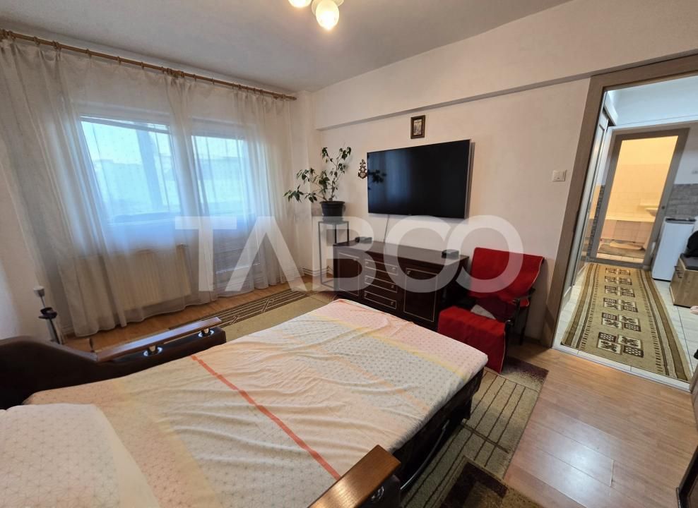 Apartament decomandat mobilat balcon pivnita zona Mihai Viteazul Sibiu – fotografia 2 din 13