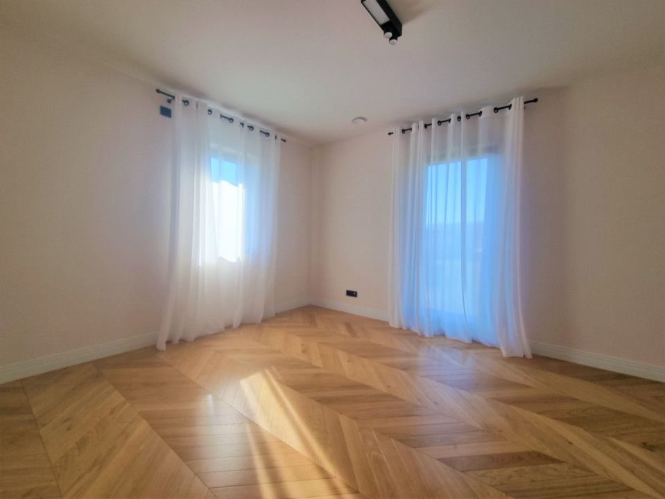 Eleganta, intimitate si tehnologie – casa premium in cartierul Terra – fotografia 23 din 32
