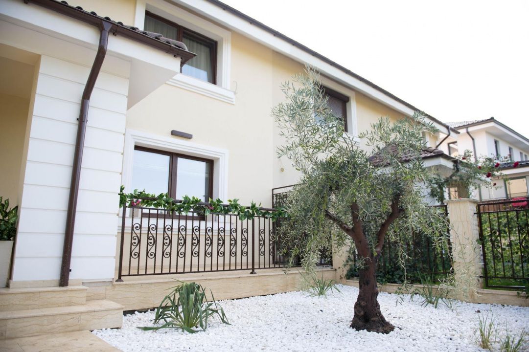 Casă superfinisată, complet mobilată, cu piscină încălzită – 5 camere, 5 băi – fotografia 16 din 20