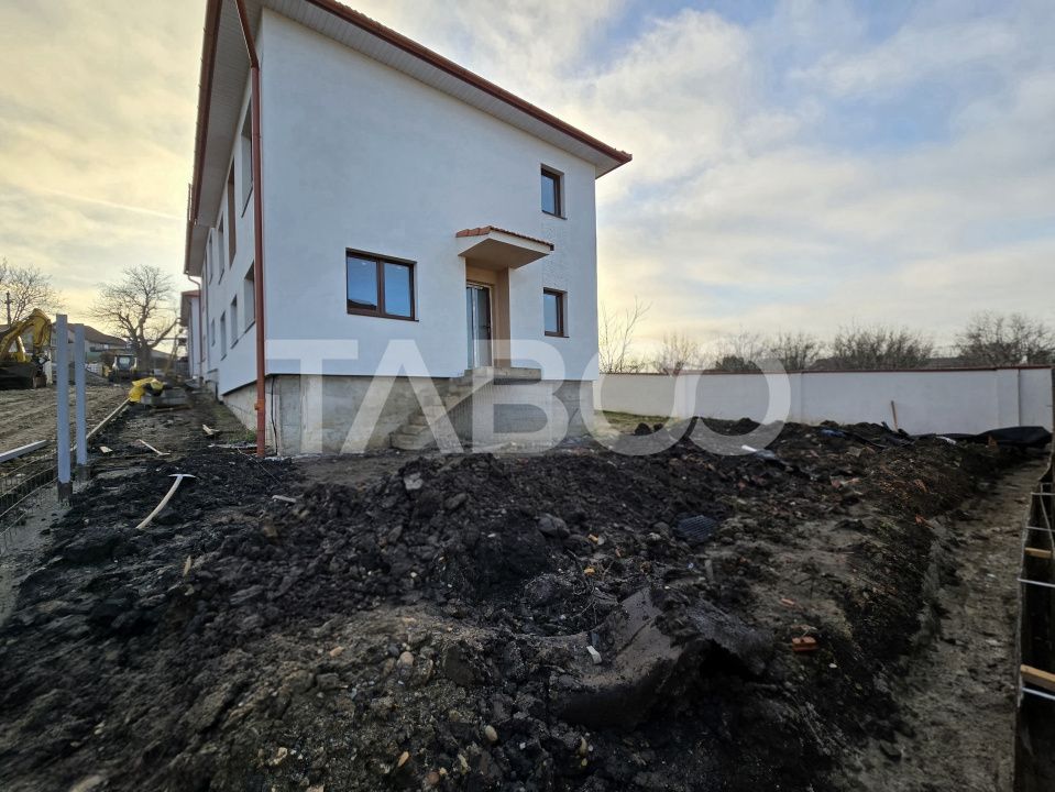 Casa tip duplex de vanzare 120 utili teren 300 mp Sura Mica Sibiu – fotografia 3 din 12