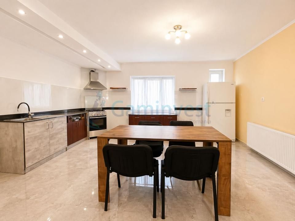 Casă spațioasă, 400 mp utili, teren 1650 mp, dublu front – Paleu, Bihor – fotografia 4 din 11