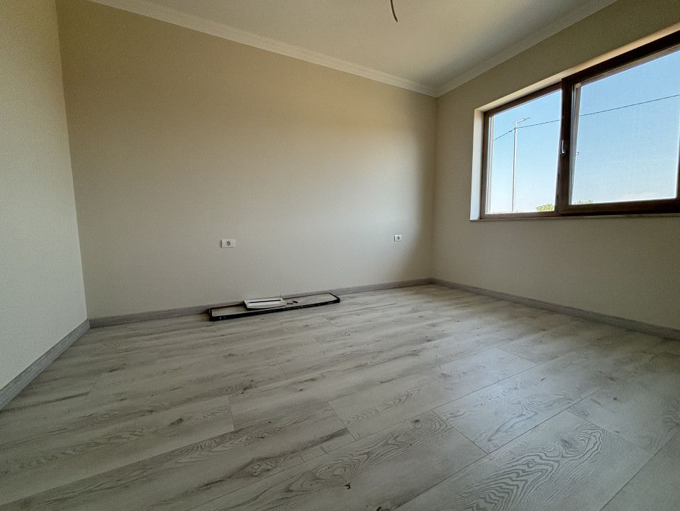 Casa 5 camere, 142mp, 300mp teren, despartita prin GARAJ in Giroc – fotografia 3 din 16