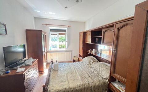 Apartament-2-Camere-Decomandat-La-Casa-Pivnita-Pod-Curte-Comuna