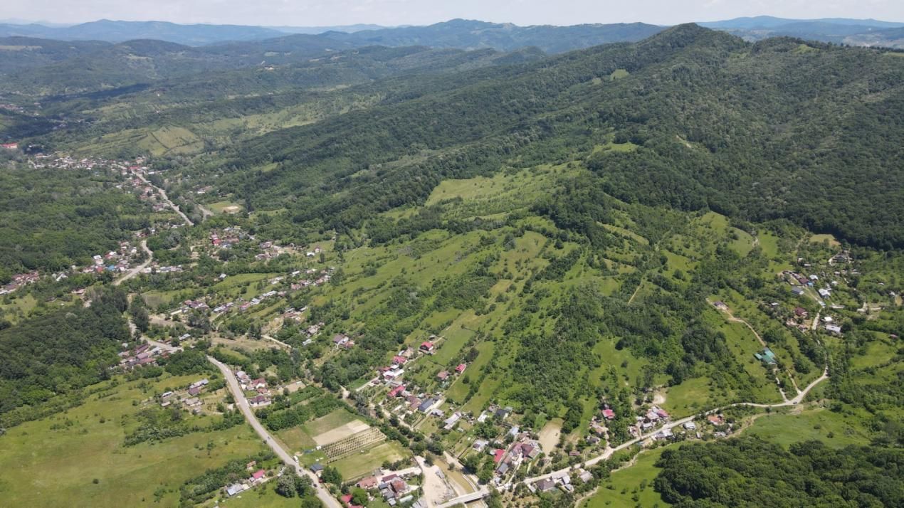 Teren spectaculos cu padure, livada si priveliste panoramica in Soimari PH – fotografia 16 din 16