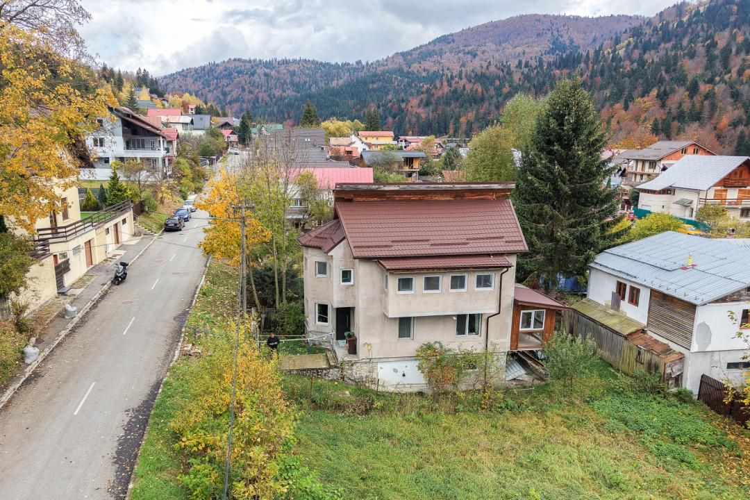 Vilă D+P+1+Pod în Azuga – Vedere Spectaculoasă spre Varful Cazacu – fotografia 36 din 61