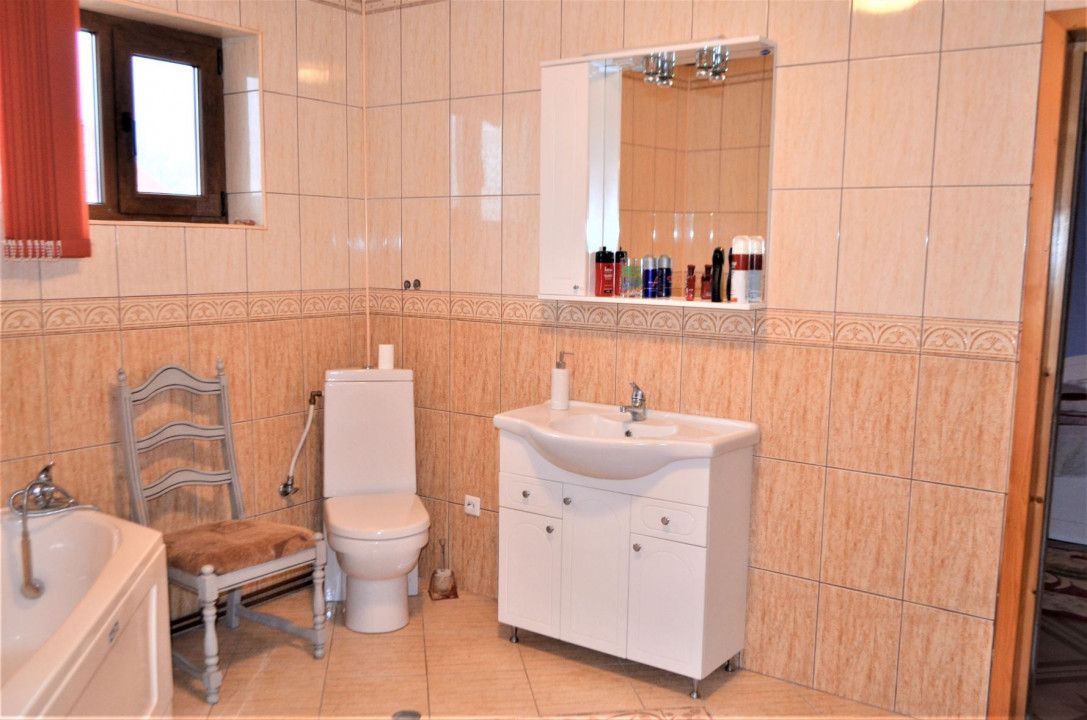 Vila spatioasa de vanzare in zona Kamsas – fotografia 20 din 34