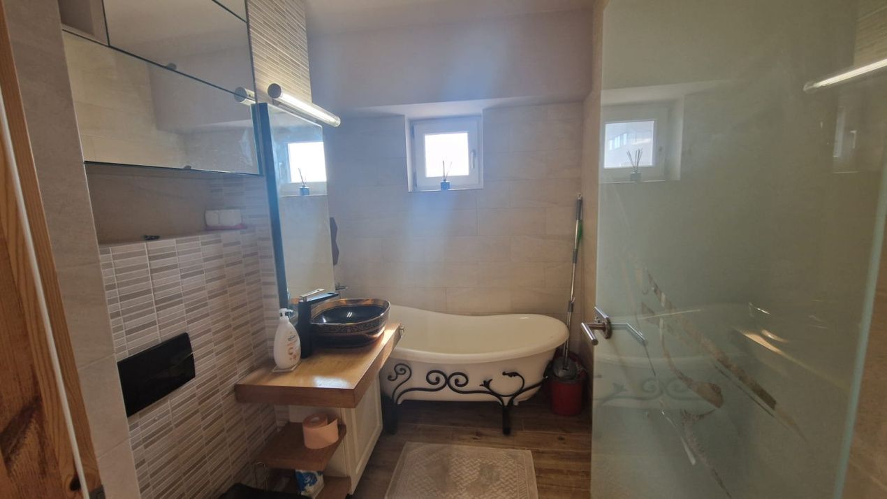 Apartament 3 camere, decomandat, 100mp, Calea Severinului zona Hotel Grim – fotografia 9 din 14