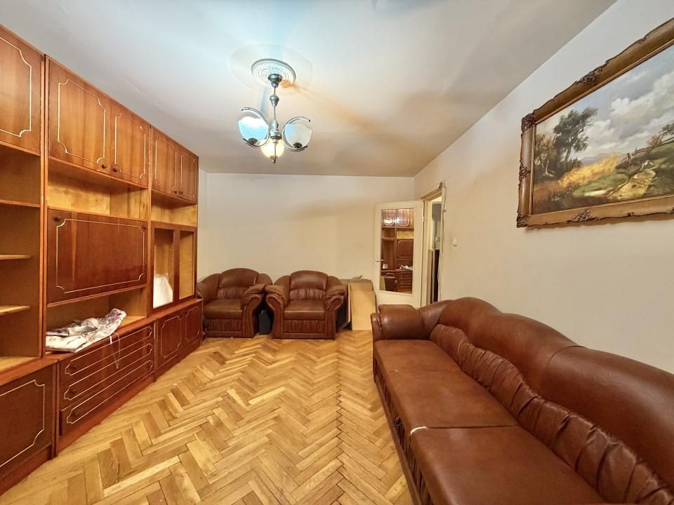 Apartament 4 camere, decomandat, etaj 1, zona Dambovita – fotografia 2 din 15