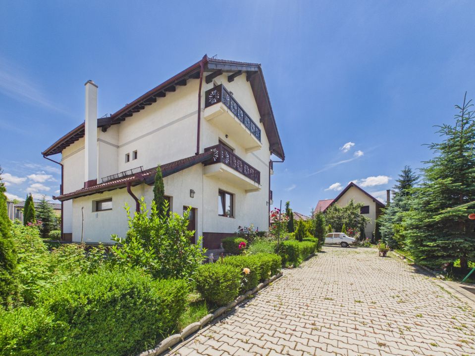 Casa cu priveliste de vis si potential turistic de pensiune in zona Bran – fotografia 3 din 46