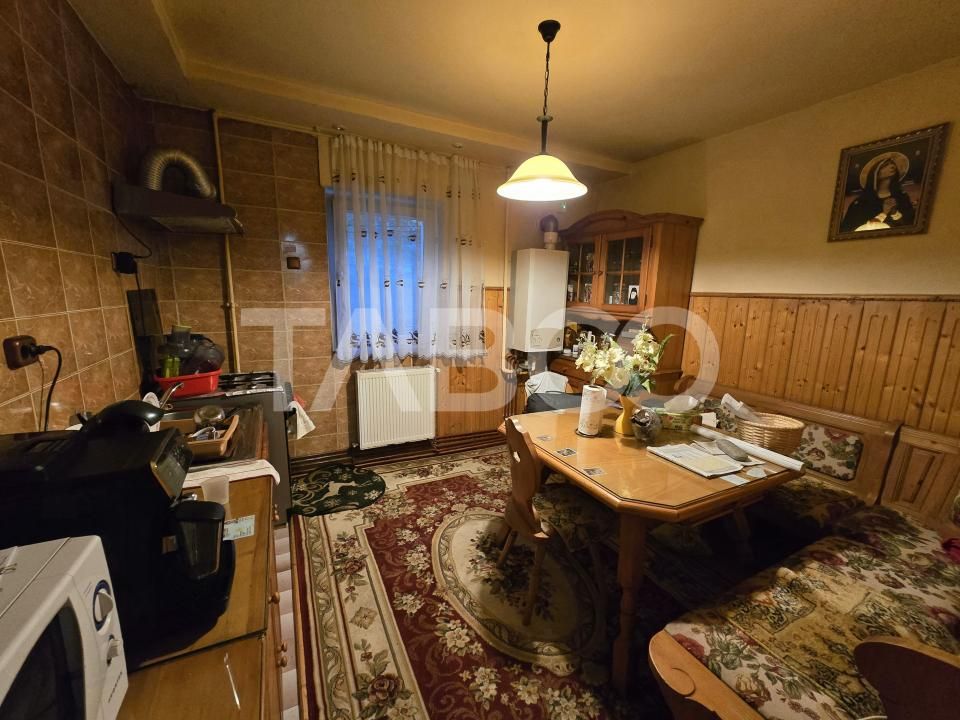 Apartament 3 camere decomandat 72 mpu 2 bai pivnita Vasile Aaron Sibiu – fotografia 5 din 12