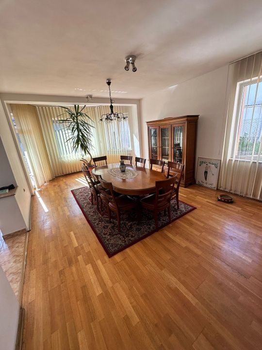 Oportunitate de investiție! Casă de vanzare, cu 8 camere, 382 mp, zona Gruia – fotografia 2 din 11