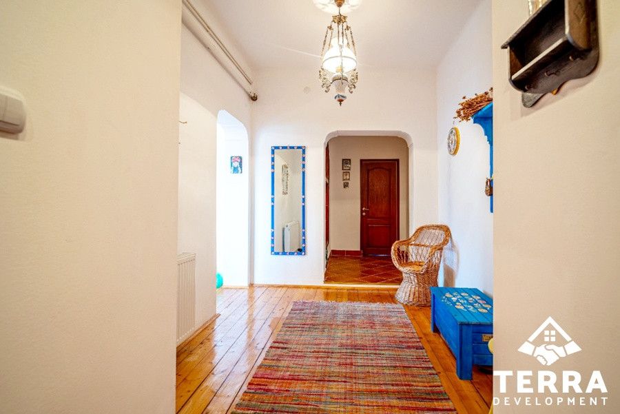 Apartament spectaculos de 5 camere în Sinaia cu priveliște de vis către munte – fotografia 21 din 25