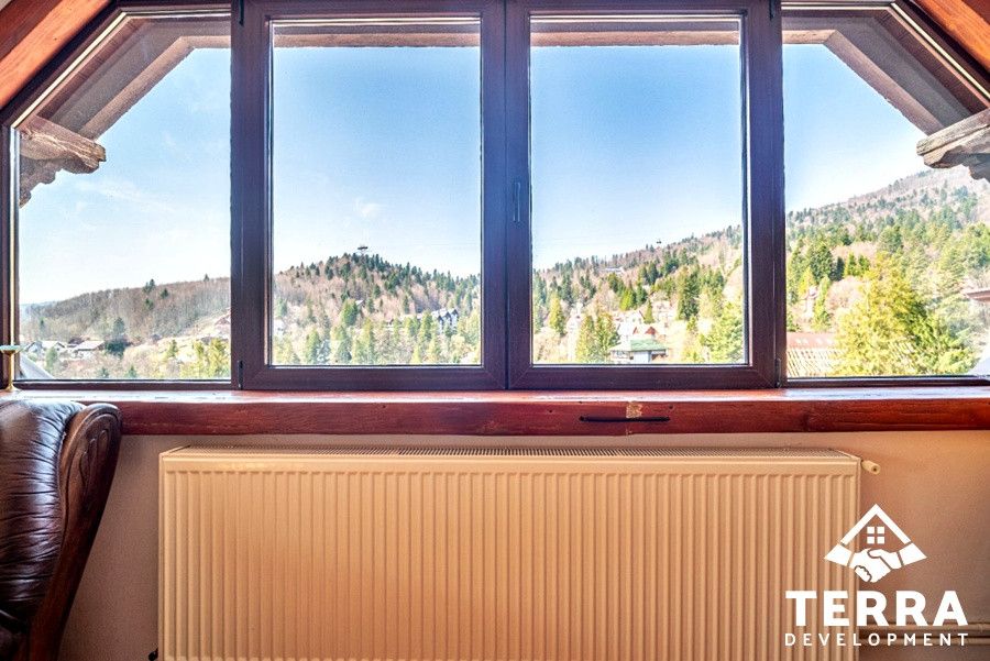 Apartament spectaculos de 5 camere în Sinaia cu priveliște de vis către munte – fotografia 2 din 25