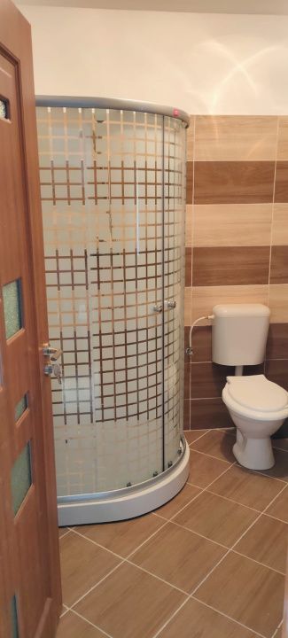 Clădire multifuncțională de vânzare – 24 locuinte, curte, randament ridicat – fotografia 25 din 28