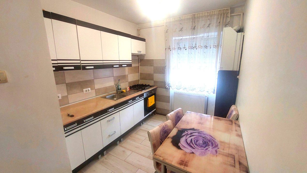 Apartament cu 2 camere, Cetate, etaj 2, complet mobilat si utilat, cu parcare – fotografia 2 din 7