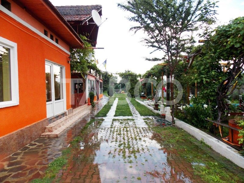 Pensiune de vanzare 13 camere si teren 3000 mp la cheie Comision 0% – fotografia 4 din 53