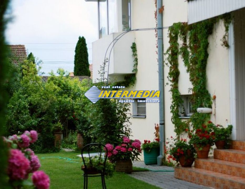 Casa superba de vanzare cu 8 camere in Alba Iulia zona Centrala – fotografia 13 din 13