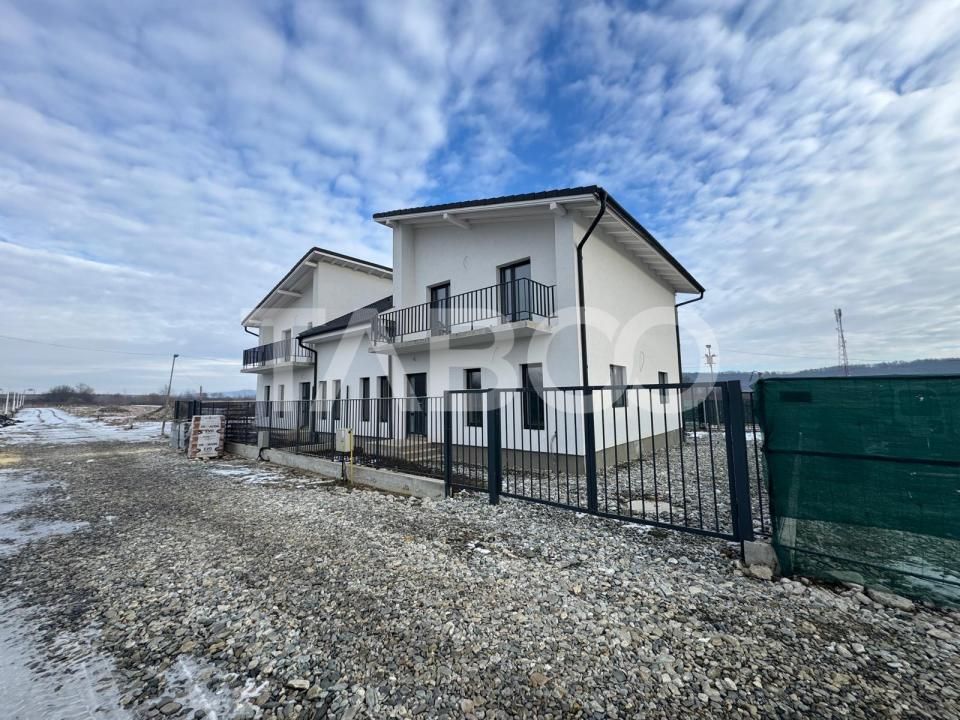 Casa tip duplex cu acces 2 strazi cu curte libera 195 mp Mohu Sibiu – fotografia 2 din 13