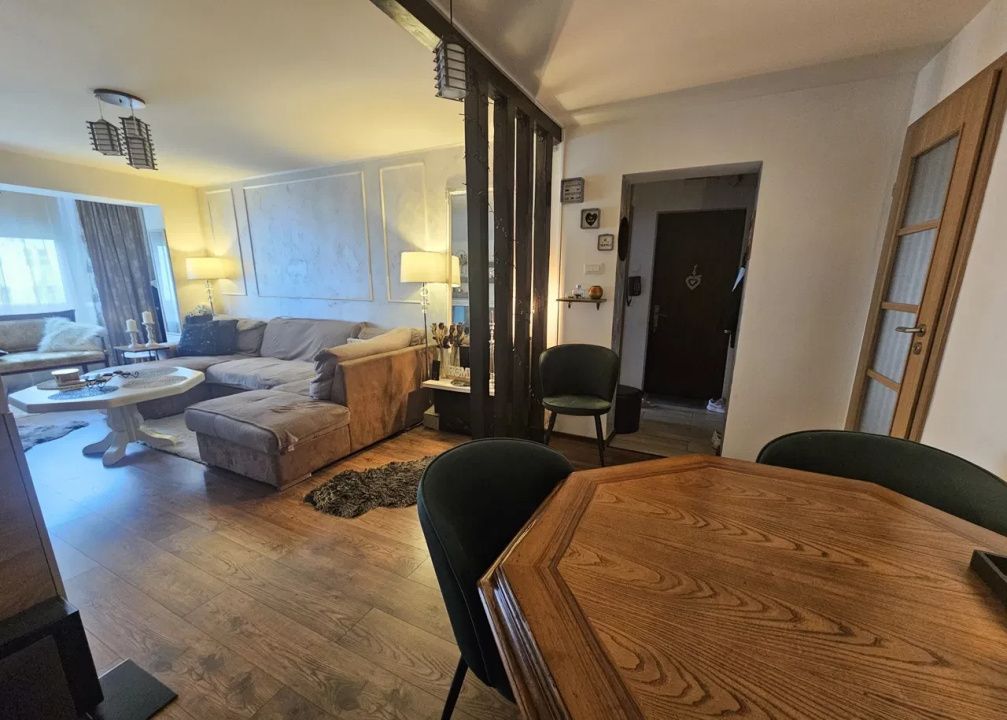 Apartament 3 camere CETATE Bulevard Etaj 3 Renovat Total Mobilat Beci Parcare – fotografia 9 din 22